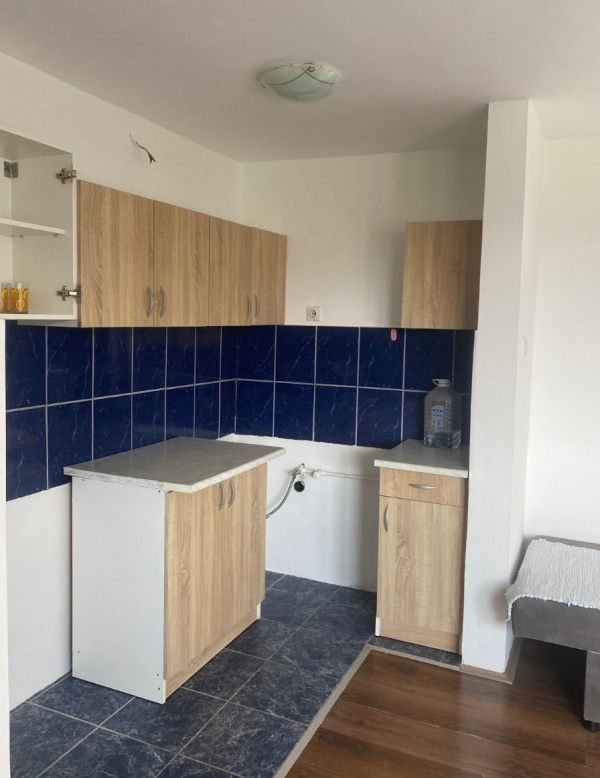 Slika 1 - Opremljen stan od 45m2 na VI spratu u zgradi bez lifta